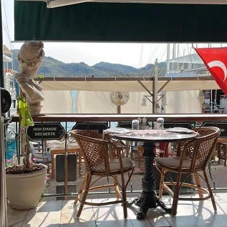 Buena Vista Hotel&restaurant * 말마리스